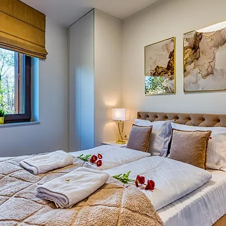 Z Basenem I Saunami Stone Hill Ii Vip Centrum By Royal Aparts Apartment *