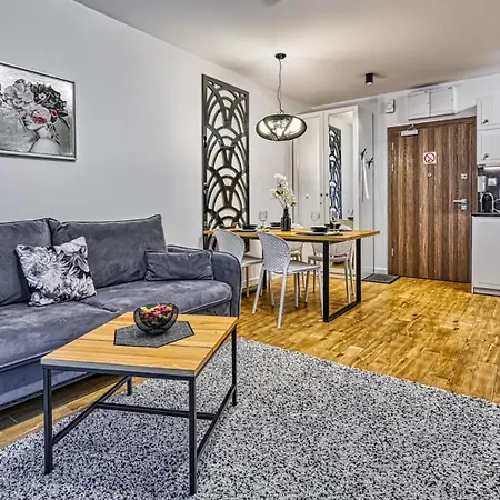 Z Basenem I Saunami Stone Hill Ii Vip Centrum By Royal Aparts *