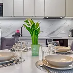 Z Basenem I Saunami Stone Hill Ii Vip Centrum By Royal Aparts
