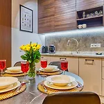 Lejlighed Z Basenem I Saunami Stone Hill Ii Vip Centrum By Royal Aparts