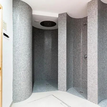 Z Basenem I Saunami Stone Hill Ii Vip Centrum By Royal Aparts Lejlighed