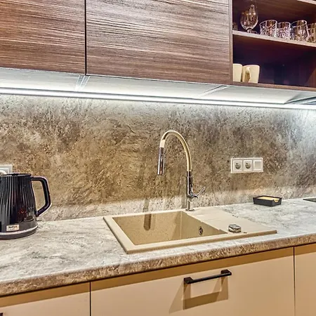 Z Basenem I Saunami Stone Hill Ii Vip Centrum By Royal Aparts Apartmán *