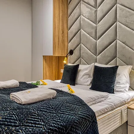 Z Basenem I Saunami Stone Hill Ii Vip Centrum By Royal Aparts