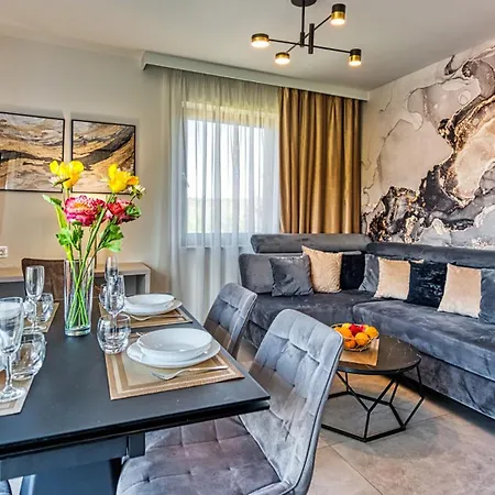 Z Basenem I Saunami Stone Hill Ii Vip Centrum By Royal Aparts Apartament